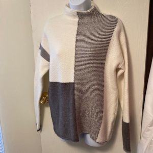 Cyrus Women's Sweater in Cream and Gray